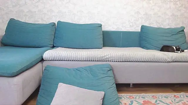 Snapshot of milly_ross chatting on 10.22.25 milly ross online show from 10.22.25