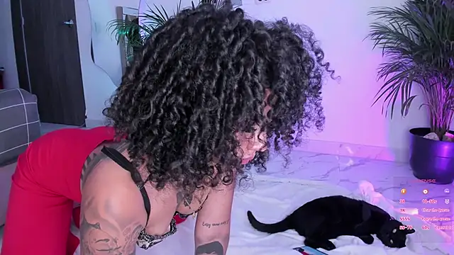 Snapshot of pretty_pettite chatting on 12.14.24 pretty pettite online show from 12.14.24