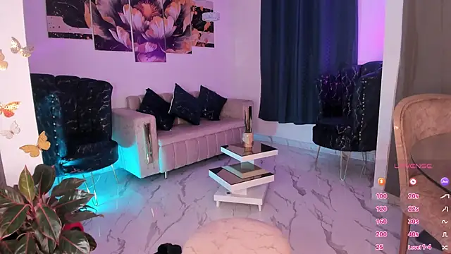 Snapshot of pretty_pettite chatting on 02.08.25 pretty pettite online show from 02.08.25