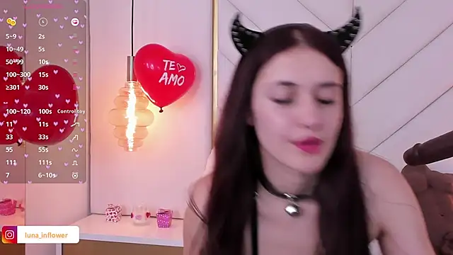 Snapshot of Flor_delunaa chatting on 02.14.25 Flor delunaa online show from 02.14.25