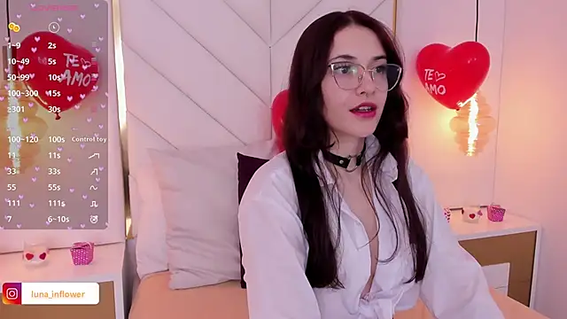 Snapshot of Flor_delunaa chatting on 02.17.25 Flor delunaa online show from 02.17.25