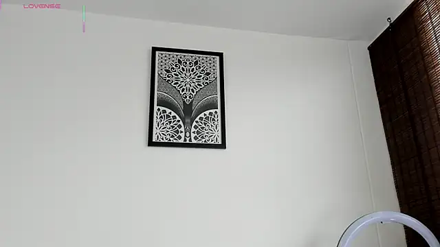 VeronicaTonu online show from 10.28.25