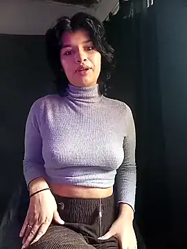 Snapshot of lyzamy_liz chatting on 12.21.24 lyzamy liz online show from 12.21.24