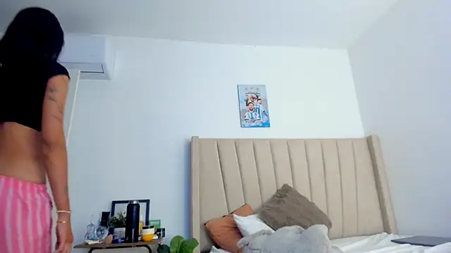 Snapshot of Mady-Edwards chatting on 02.25.26 Mady-Edwards online show from 02.25.26