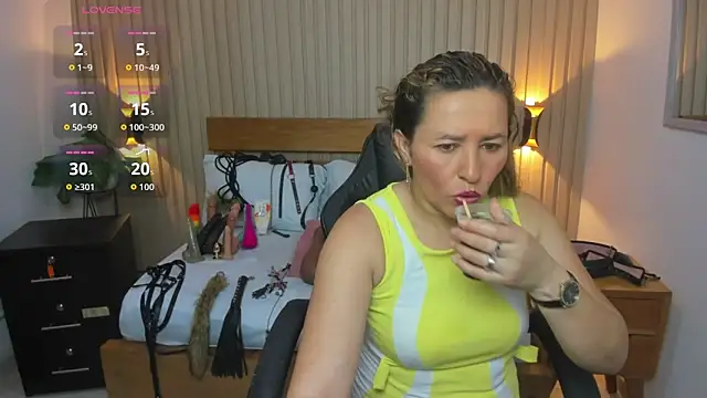 luciana ballesteros  online show from 12.20.25