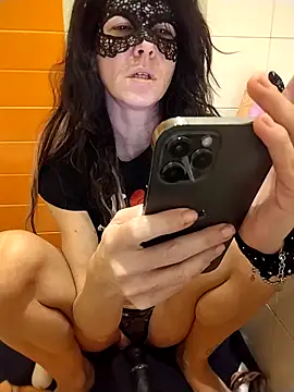 Snapshot of EmySkinny85 chatting on 02.13.25 EmySkinny85 online show from 02.13.25