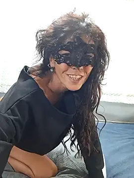 Snapshot of EmySkinny85 chatting on 11.01.25 EmySkinny85 online show from 11.01.25