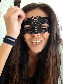 Snapshot of EmySkinny85 chatting on 11.18.25 EmySkinny85 online show from 11.18.25