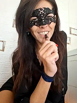 Snapshot of EmySkinny85 chatting on 11.19.25 EmySkinny85 online show from 11.19.25