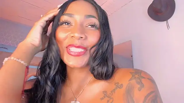 Snapshot of AngelineHeet chatting on 10.11.25 AngelineHeet online show from 10.11.25