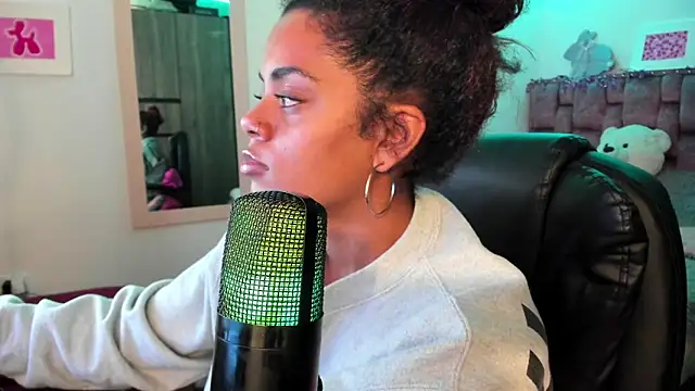 ladyrd1 online show from 12.19.24