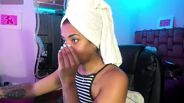 ladyrd1 online show from 12.31.24