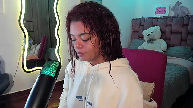 ladyrd1 online show from 02.18.25