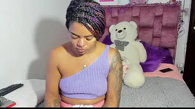 Snapshot of ladyrd1 chatting on 10.18.25 ladyrd1 online show from 10.18.25