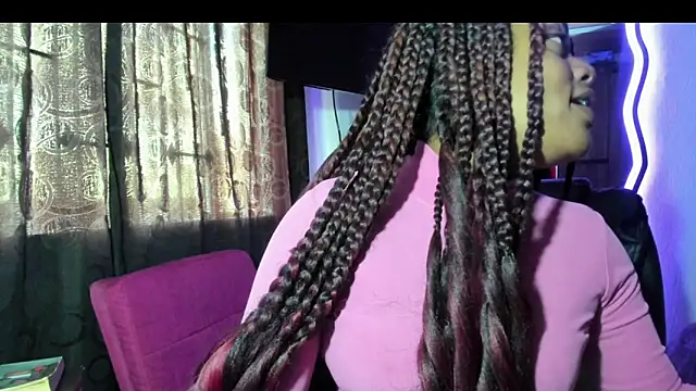 Snapshot of ladyrd1 chatting on 12.19.25 ladyrd1 online show from 12.19.25