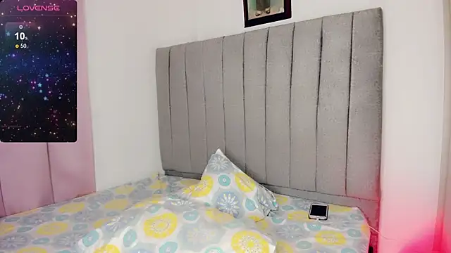 Snapshot of Jimmenna_ chatting on 02.02.25 Jimmenna online show from 02.02.25