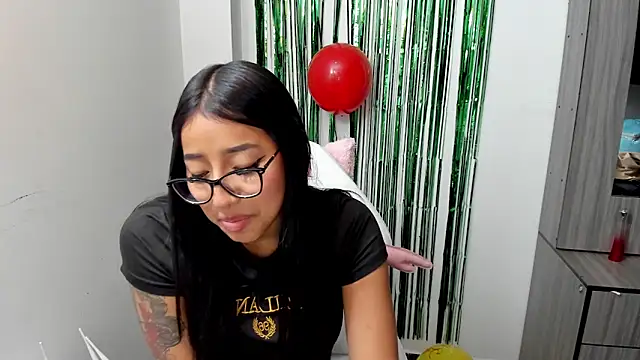 Snapshot of isa_bellaa0 chatting on 12.25.24 isa bellaa0 online show from 12.25.24