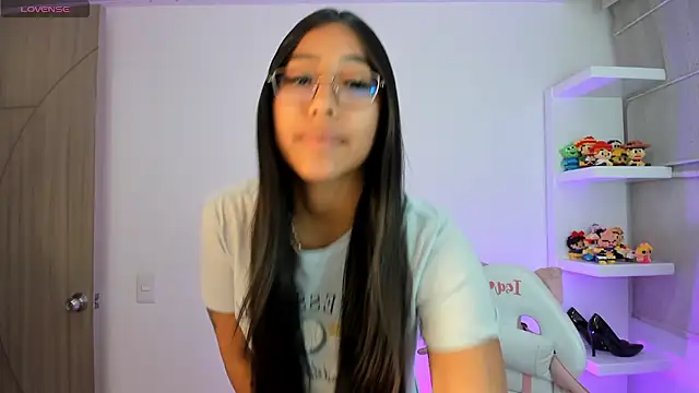 Snapshot of isa_bellaa0 chatting on 11.05.25 isa bellaa0 online show from 11.05.25