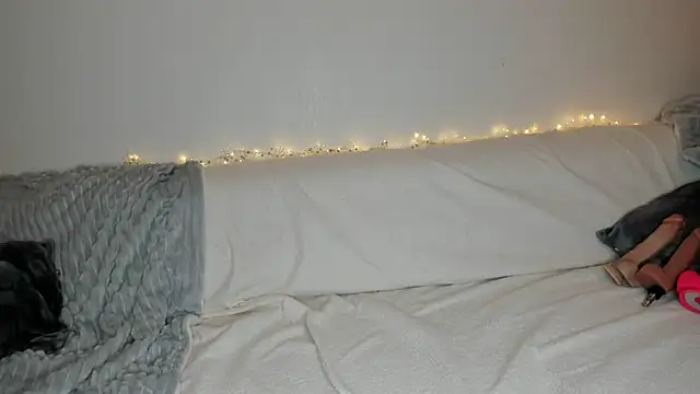 Mlleeffy online show from 12.04.25