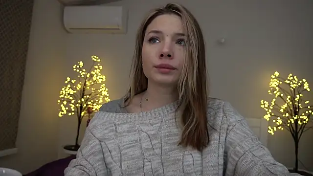 IceDanielles online show from 01.10.25