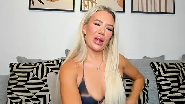 Snapshot of Alexia-Lee chatting on 01.14.26 Alexia-Lee online show from 01.14.26