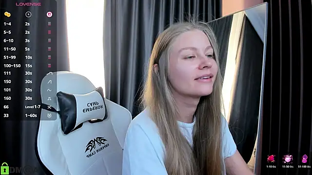 Snapshot of Polumna_cute chatting on 04.08.26 Polumna cute online show from 04.08.26