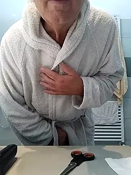 Snapshot of MATTIS11 chatting on 11.20.25 MATTIS11 online show from 11.20.25