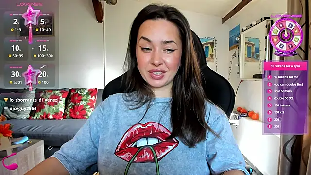 Snapshot of PlayfulGoddess chatting on 10.11.25 PlayfulGoddess online show from 10.11.25