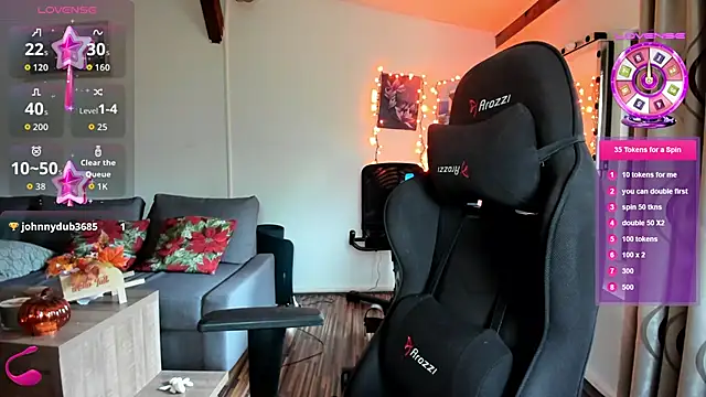 Snapshot of PlayfulGoddess chatting on 10.15.25 PlayfulGoddess online show from 10.15.25