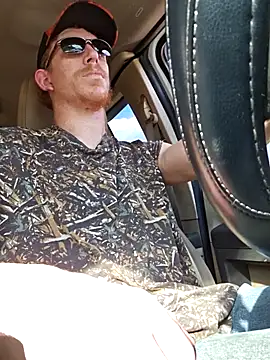 Snapshot of REDHAMMER_ chatting on 10.01.25 REDHAMMER online show from 10.01.25