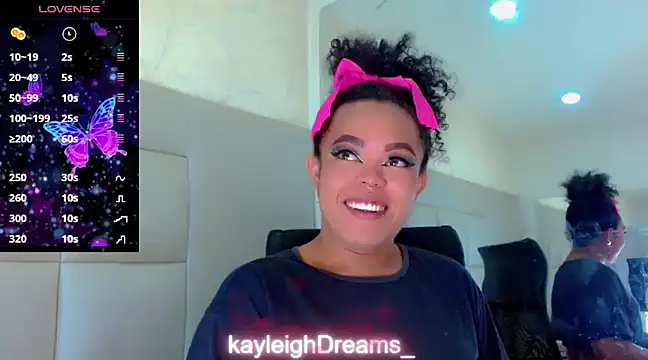 Snapshot of KayleighDreams_ chatting on 02.22.25 KayleighDreams online show from 02.22.25