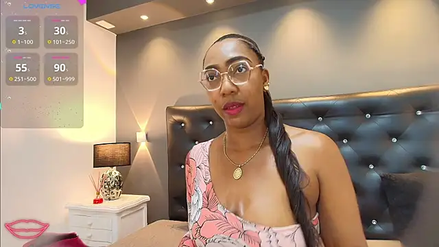 Snapshot of dirtyvictoria chatting on 12.20.25 dirtyvictoria online show from 12.20.25