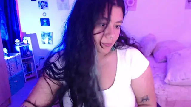 Snapshot of StephaniFox chatting on 12.19.24 StephaniFox online show from 12.19.24