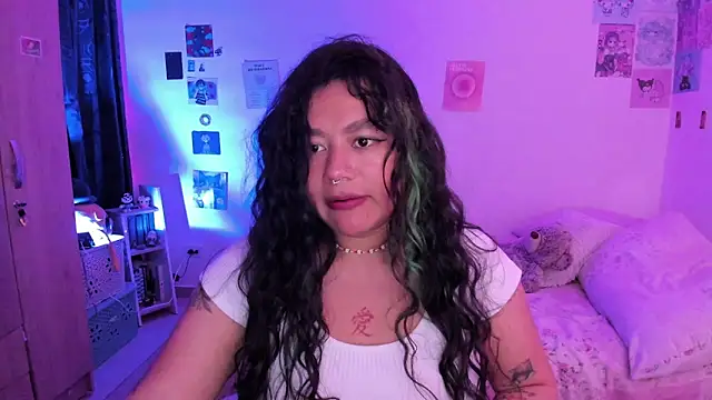 Snapshot of StephaniFox chatting on 12.19.24 StephaniFox online show from 12.19.24