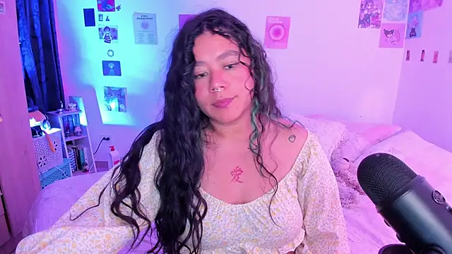 Snapshot of StephaniFox chatting on 12.22.24 StephaniFox online show from 12.22.24