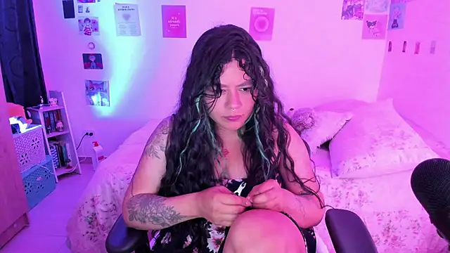 Snapshot of StephaniFox chatting on 12.23.24 StephaniFox online show from 12.23.24