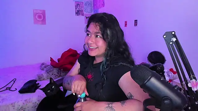 Snapshot of StephaniFox chatting on 12.24.24 StephaniFox online show from 12.24.24