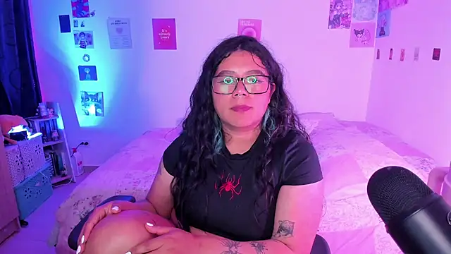 Snapshot of StephaniFox chatting on 12.24.24 StephaniFox online show from 12.24.24