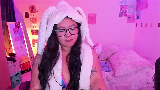 Snapshot of StephaniFox chatting on 01.14.25 StephaniFox online show from 01.14.25