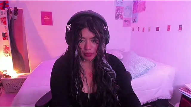 Snapshot of StephaniFox chatting on 02.09.25 StephaniFox online show from 02.09.25