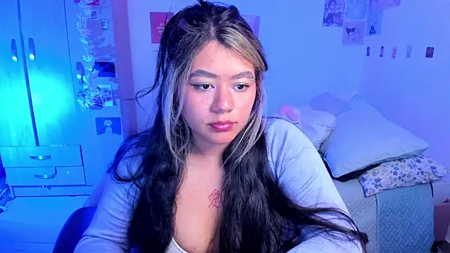 Snapshot of StephaniFox chatting on 03.05.25 StephaniFox online show from 03.05.25
