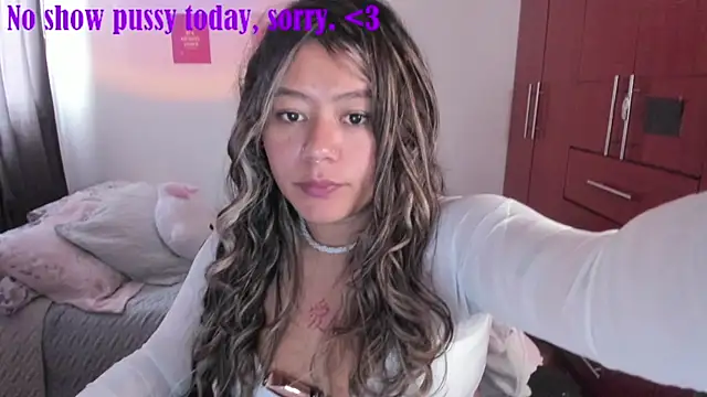 Snapshot of StephaniFox chatting on 09.18.25 StephaniFox online show from 09.18.25