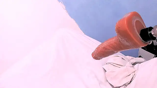 Snapshot of roberts_kloe chatting on 02.08.25 roberts kloe online show from 02.08.25