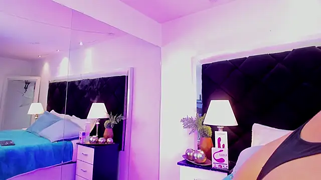 Holly Brensonexx  online show from 02.05.25