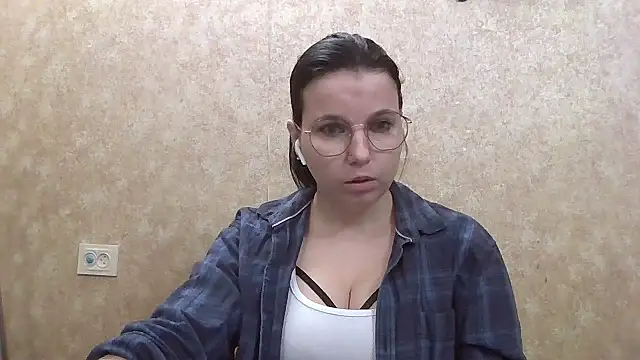 Snapshot of JeorginaJ chatting on 02.04.25 JeorginaJ online show from 02.04.25