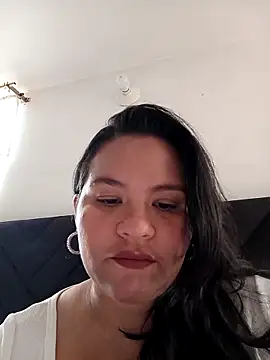 Snapshot of Julieta-tits chatting on 06.18.26 Julieta-tits online show from 06.18.26