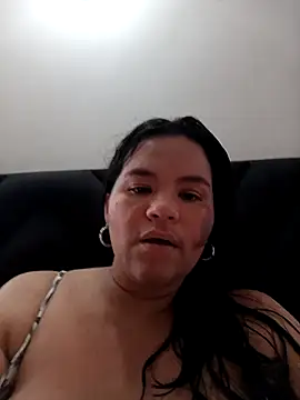 Snapshot of Julieta-tits chatting on 06.25.26 Julieta-tits online show from 06.25.26