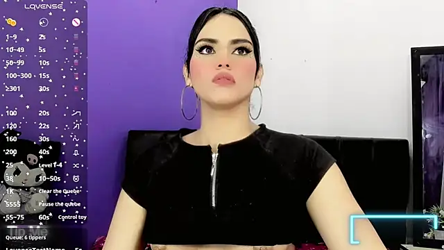 Snapshot of valentina_princess_ chatting on 10.29.25 valentina princess online show from 10.29.25