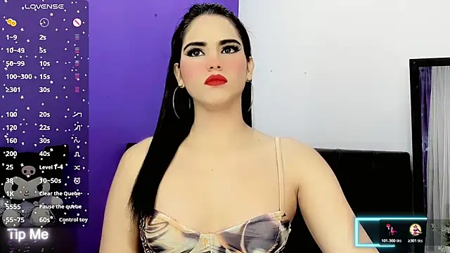 Snapshot of valentina_princess_ chatting on 10.30.25 valentina princess online show from 10.30.25