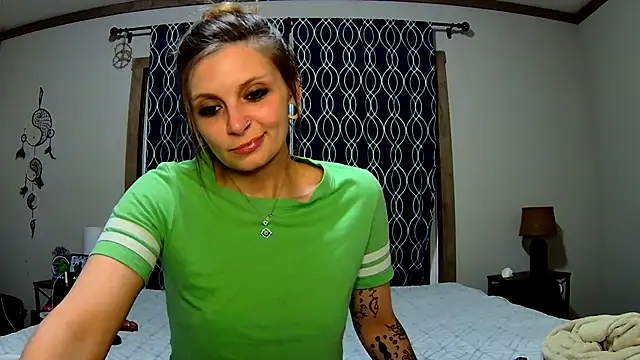 Snapshot of ZeelaXoXo chatting on 02.02.25 ZeelaXoXo online show from 02.02.25